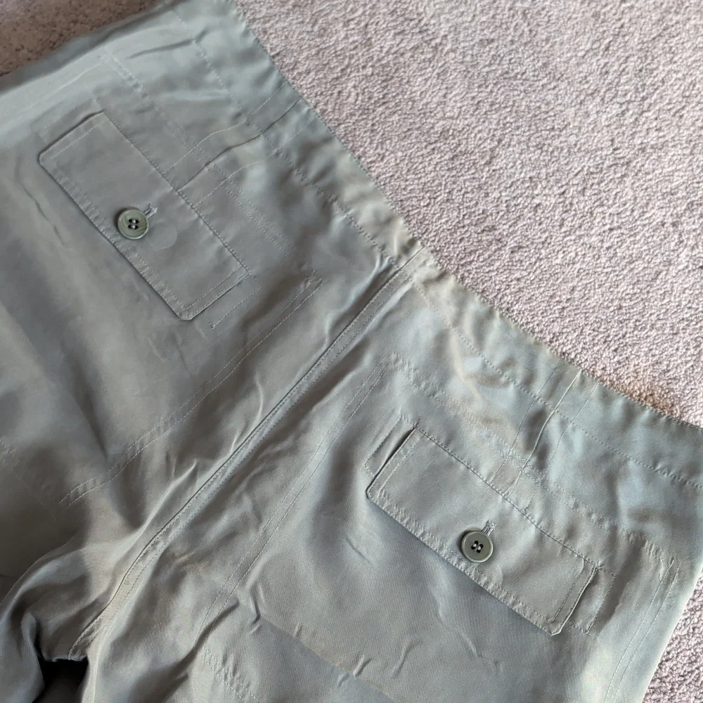 Theory 100% silk Cropped Gray Cargo Pants Size 10 - Picture 6 of 6